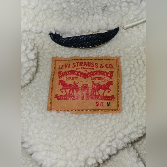 Levi's Men's Black Denim Jacket with Sherpa Lining - Picture 2 of 7